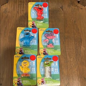 Set of 5 Sesame Street Colorful Mini Figure Collection. New in box. Age 2 & up.